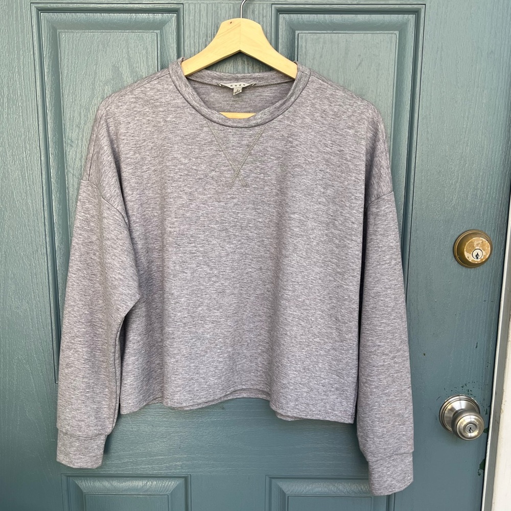Gaze Cropped Sweatshirt